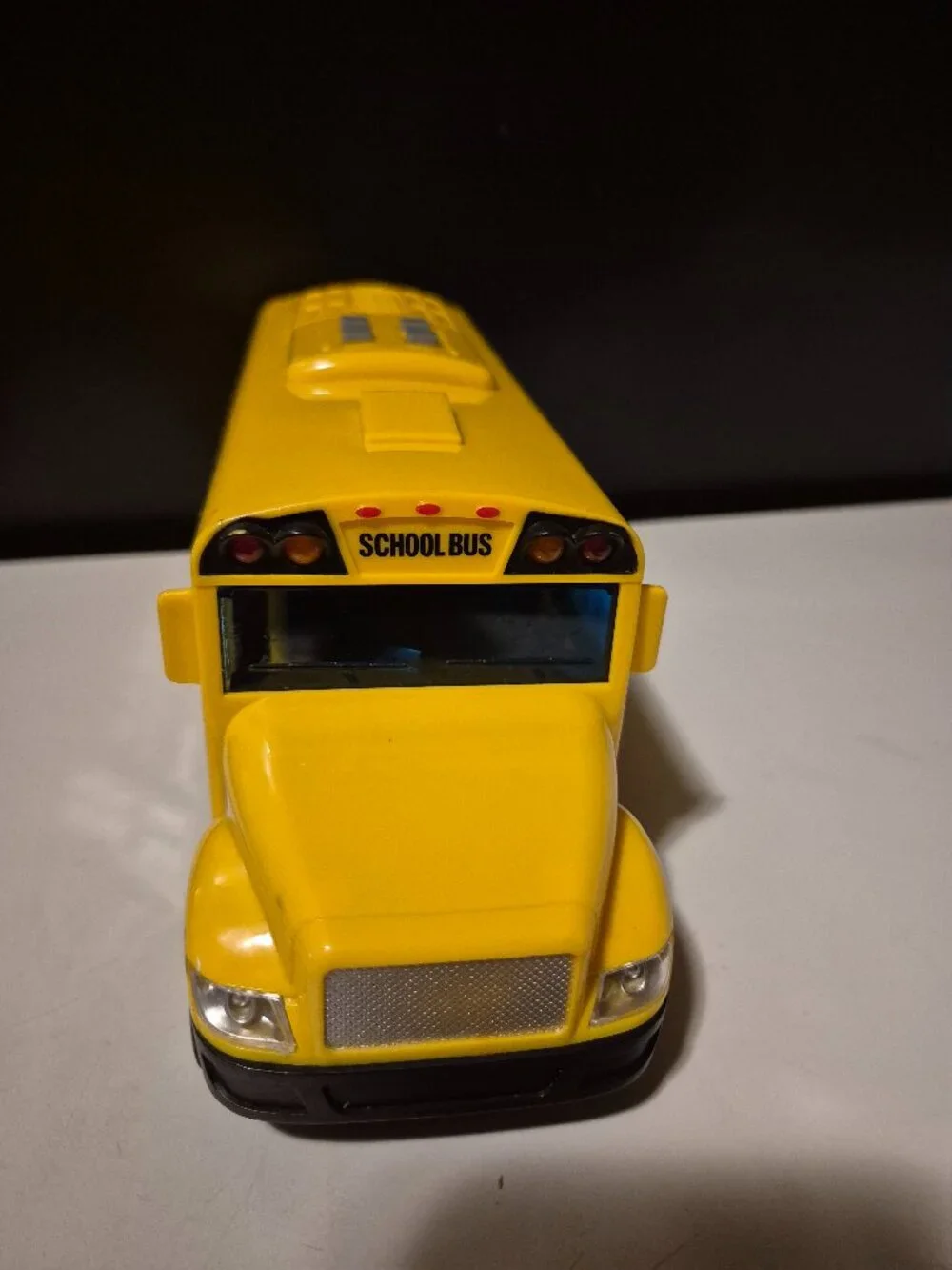 MAXX ACTION 1/25TH SCALE SCHOOL BUS